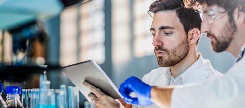 Two employees in the laboratory